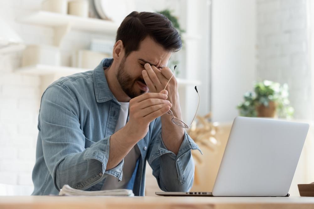 أسباب صداع العين